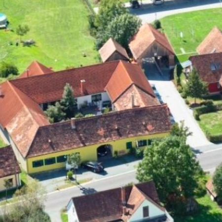 Ferienwohnungen Und Appartements Im Idyllischen Vierkanthof, Gruppenurlaube Loipersdorf bei Fürstenfeld Exterior foto